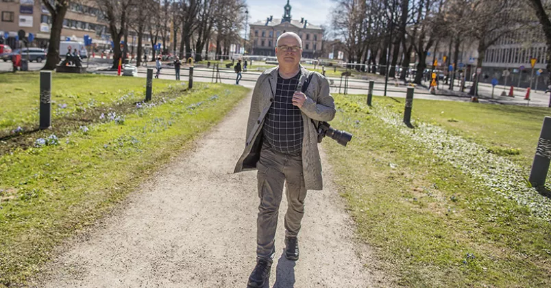 A-kassan tycker att Peder Andersson ska tillstå att han är företagare och sluta ta uppdrag. Johan Wahlgren