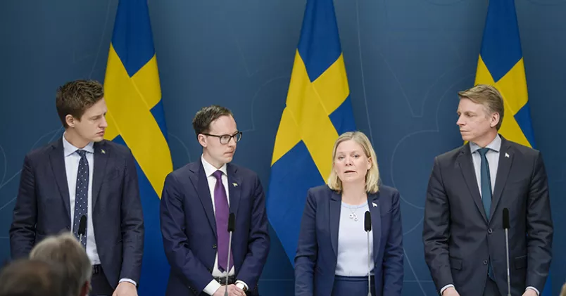 Ekonomisk-politiska talespersonerna Emil Källström (C) och Mats Persson (L), finansminister Magdalena Andersson (S) och finansmarknads- och bostadsminister Per Bolund (MP) under en pressträff om nya budgetåtgärder för arbetsmarknaden. Janerik Henriksson/TT