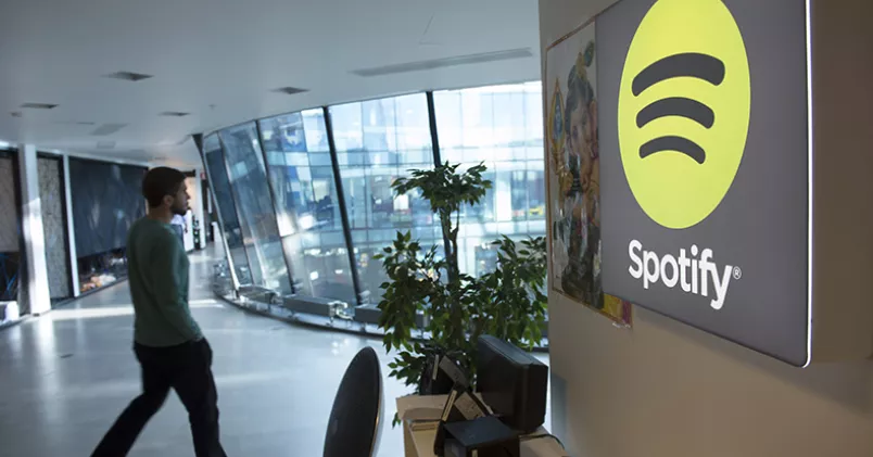 En miss från Spotifys sida riskerar att drabba anställda som kan komma att utvisas. Fredrik Sandberg/TT