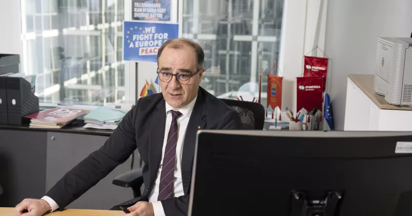 Ilan De Basso, EU-parlamentariker för Socialdemokraterna, på sitt kontor i Bryssel. Ilan De Basso, EU-parlamentariker för Socialdemokraterna, på sitt kontor i Bryssel.