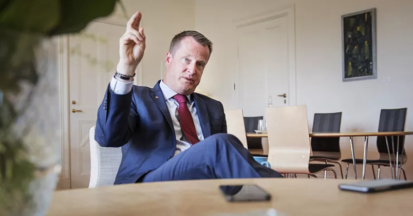 Digitaliseringsminister Anders Ygeman (S), påpekar vikten av att anställda får rätt kompetensutveckling för att svenska företag ska hänga med i digitaliseringen. (Bilden är tagen vid ett annat intervjutillfälle). Emma-Sofia Olsson / SvD / TT