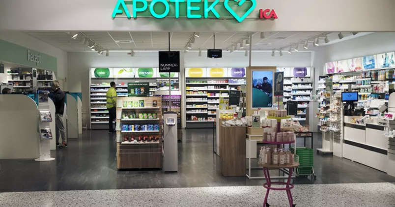 "Ett företag som ska värna kundernas hälsa borde också måna om personalen," menar Lena Svensson, apotekstekniker på Apotek Hjärtat på ICA Maxi i Löddeköpinge. Johan Bävman