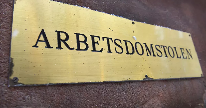 En chef misshandlades av en medarbetare på jobbet – sedan fick han sparken. Nu stämmer Unionen företaget och kräver närmare 270 000 kronor i skadestånd. Claudio Bresciani / TT