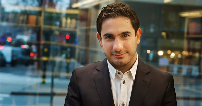 "Det är helt oacceptabelt att man inte behöver ställa krav på att svenska regler och avtal följs", säger civilminister Ardalan Shekarabi, som i dag fått utredningen om krav vid offentliga upphandlingar på sitt bord. Fanni Olin Dahl/TT