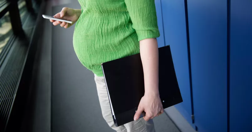 Unionen stämmer ett företag som både diskriminerat en kvinna som meddelade att hon blivit gravid, och sedan även kränkte föreningsrätten efter att kvinnan tagit kontakt med sitt förbund. Jessica Gow/TT
