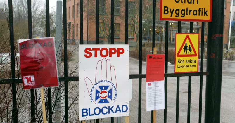 Det lettiska byggföretaget Laval som skulle bygga en skola i Vaxholm försattes i blockad från dom svenska byggfacken, 2005. Konflikten ledde sedan till förändringar i utstationeringslagen, Lex Laval. Bertil Ericsson/TT