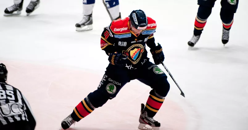 Marcus Nilsson jublar efter att han gjort mål för Djurgården, i mars 2012. Pontus Lundahl / TT