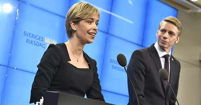 Socialminister Annika Strandhäll (s) och finansmarknadsminister Per Bolund (mp) presenterade pensionsöverenskommelsen under torsdagmorgonen. Claudio Bresciani/TT