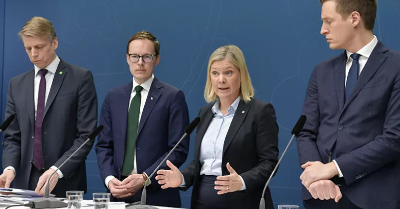 Finansmarknadsminister Per Bolund (MP), Liberalernas ekonomiskpolitiska talesperson Mats Persson, finansminister Magdalena Andersson (S) och Centerns ekonomisk-politiska talesperson Emil Källström under onsdagens pressträff angående extra ändringsbudget till följd av coronaviruset. Anders Wiklund/TT