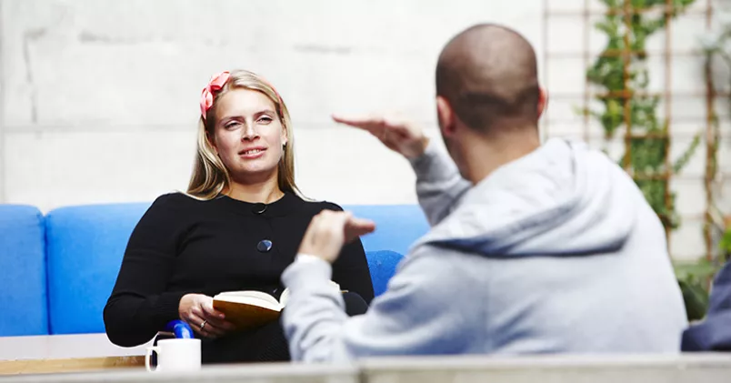 Kvinnliga studenter förväntar sig lägren ingångslön än manliga studenter. Colourbox