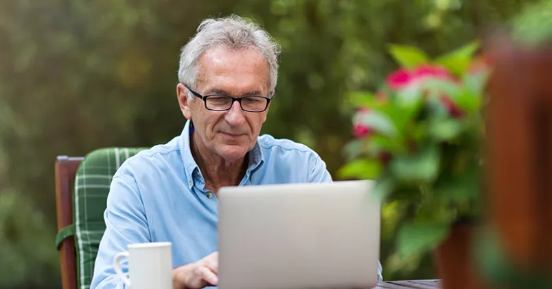 Du avgör själv om du vill få tjänstepensionen utbetald livet ut eller under en kortare period. Shutterstock