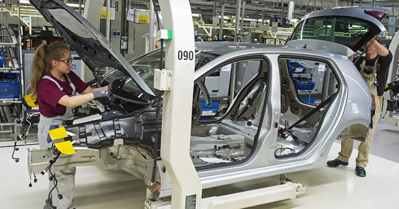 Det tyska industrifacket IG Metall, med medlemmar på bland annat Volkswagen, hoppas kunna rädda jobb som hotas av automatiseringen. Jens Meyer / AP Photo / TT