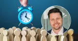Dan Bjurman till vänster en klocka över små träfigurer, till höger Dan Bjurman