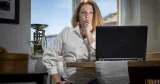 Anna Karin Wallberg fick rådet att göra en snygg cv i ett grafikprogram - trots att cv:n då kan fastna i arbetsgivarnas nya AI-filter. Anna Karin Wallberg fick rådet att göra en snygg cv i ett grafikprogram - trots att cv:n då kan fastna i arbetsgivarnas nya AI-filter.